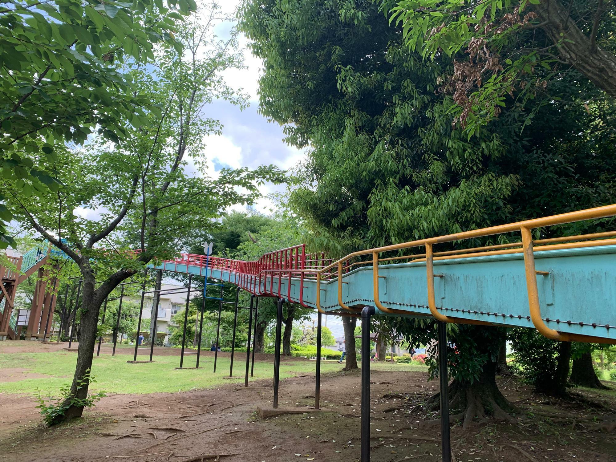 絹の台桜公園名物　ローラー滑り台