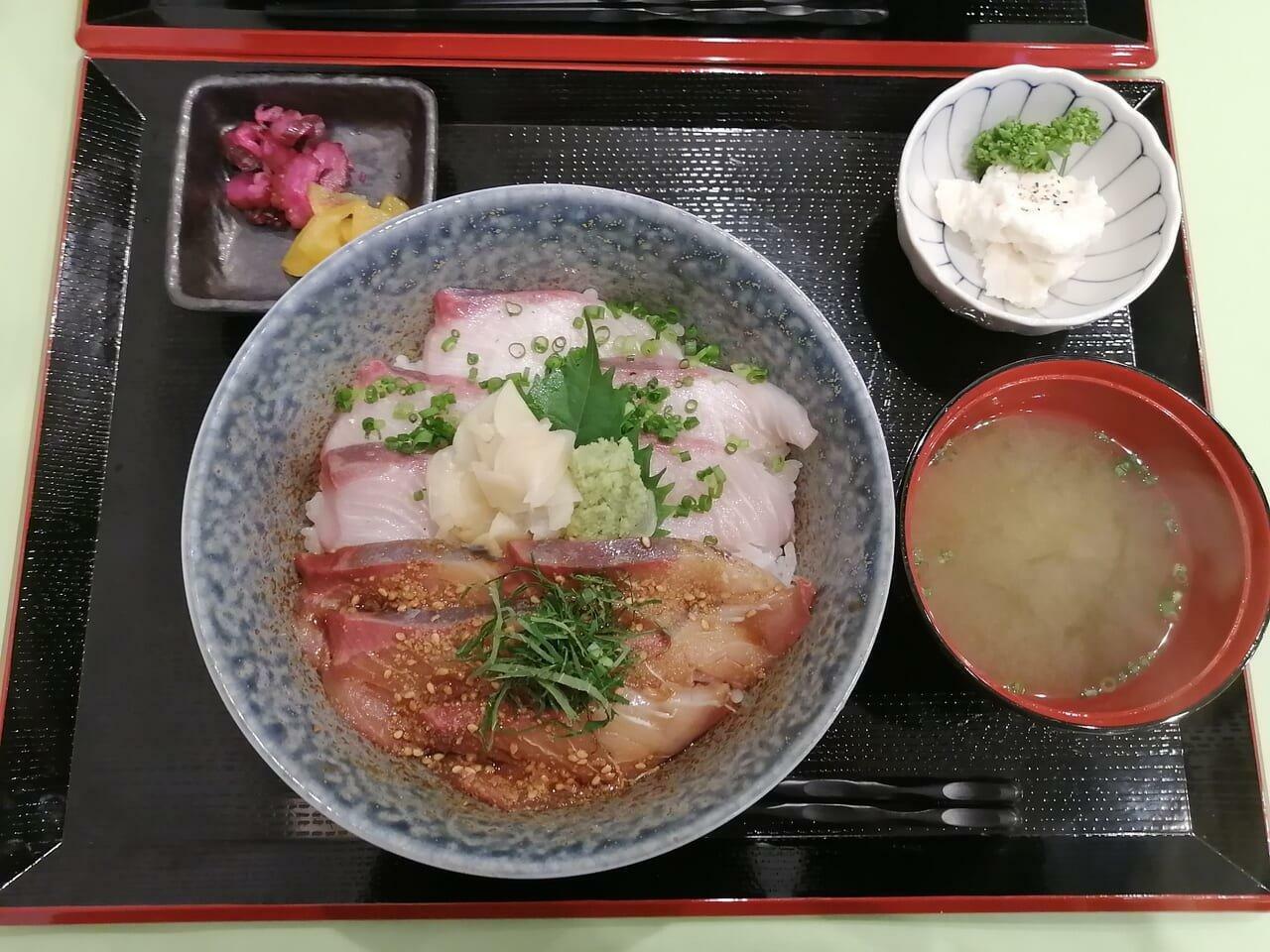 ボンタンぶり「あぶりと漬けハーフ丼」￥1,000（税込み）※オープ特別価格