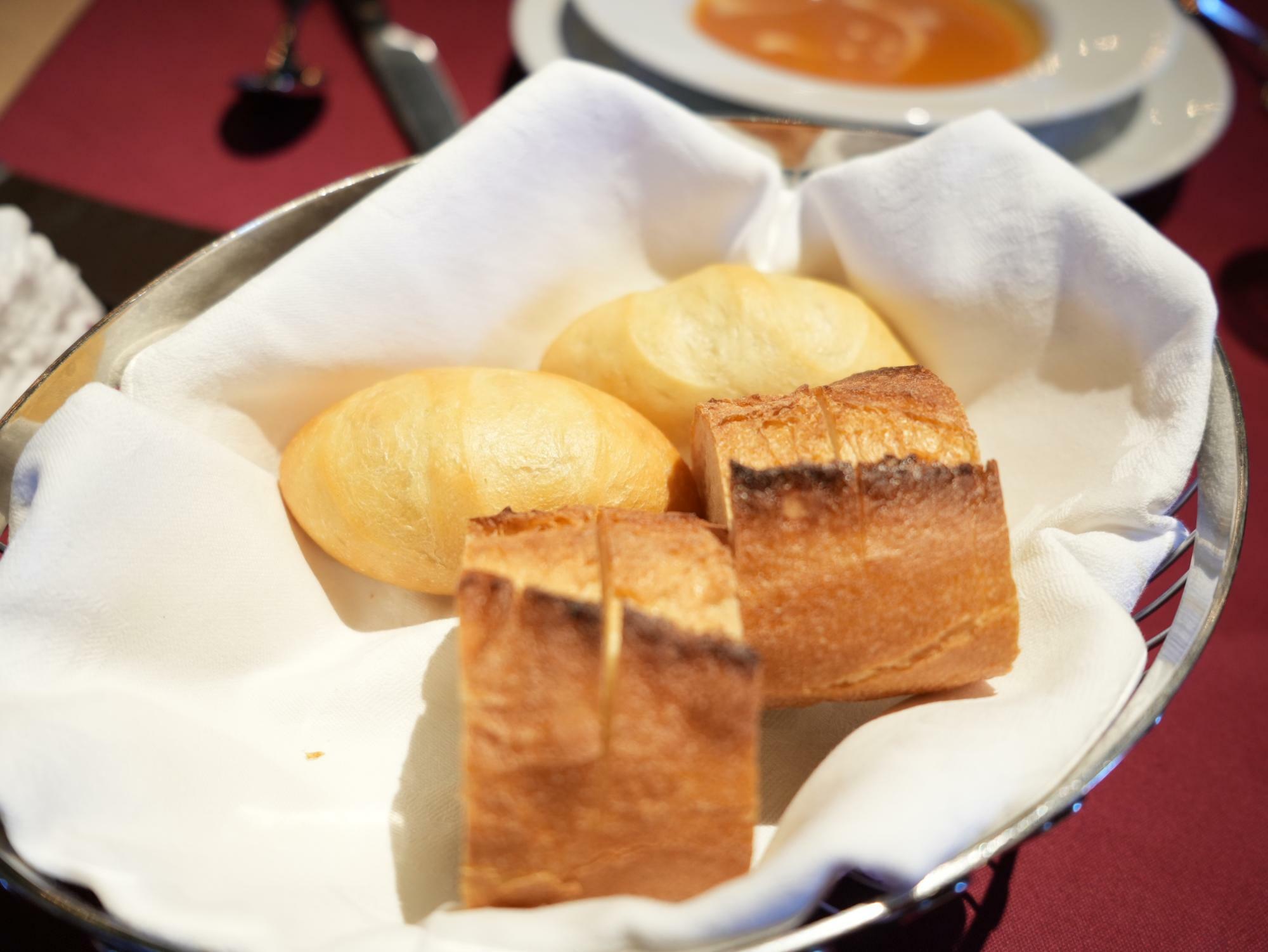 焼き立てパン