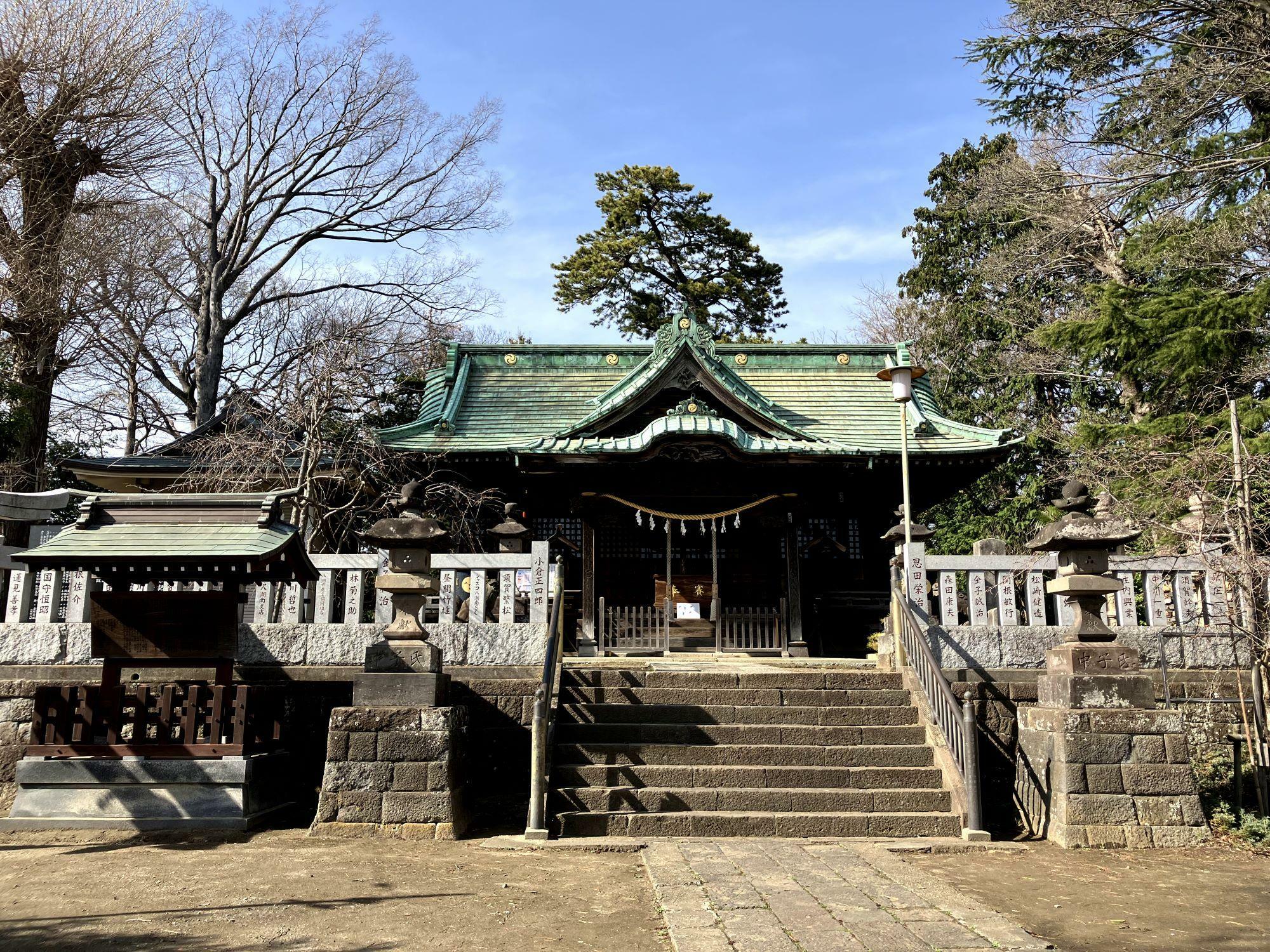 大曽根八幡神社、駐車場：社務所前に2台、3月31日撮影