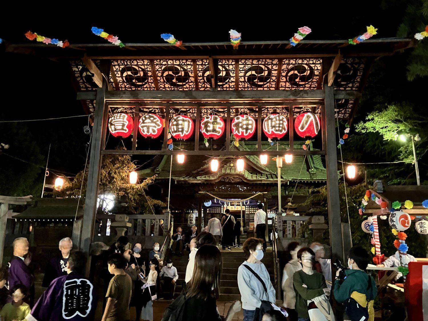 10月12日（土）宵宮にて撮影。またぎの奥に拝殿が見えます。