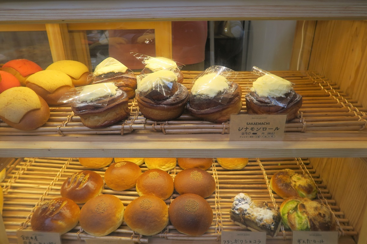 the sakaemachi arcade bakeryのショーケース