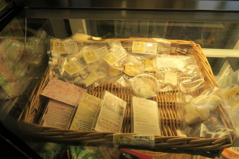 沖縄で作られているチーズが揃います