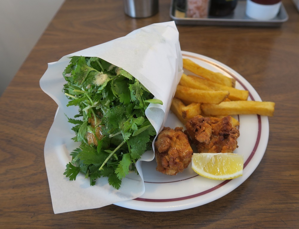 「fish＆chips　まるたま」の香草フィッシュサンド