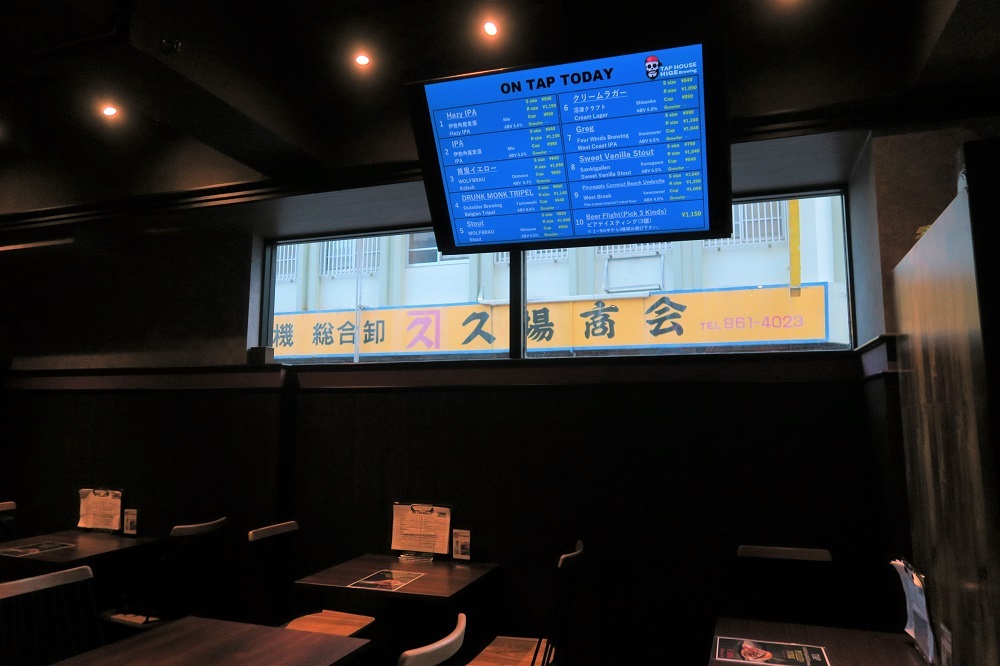TAP HOUSE Naha HIGE Brewingのテーブル席