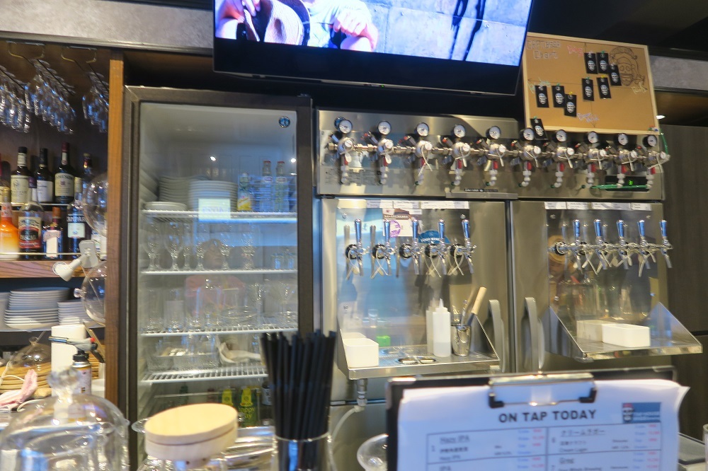 TAP HOUSE Naha HIGE Brewingのタップは最大10個