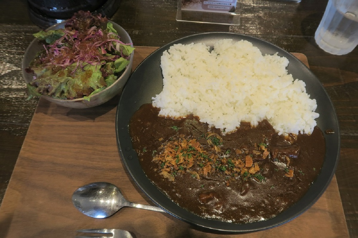 Curry Labo Tokyo 那覇店の松阪牛カレーサラダセット