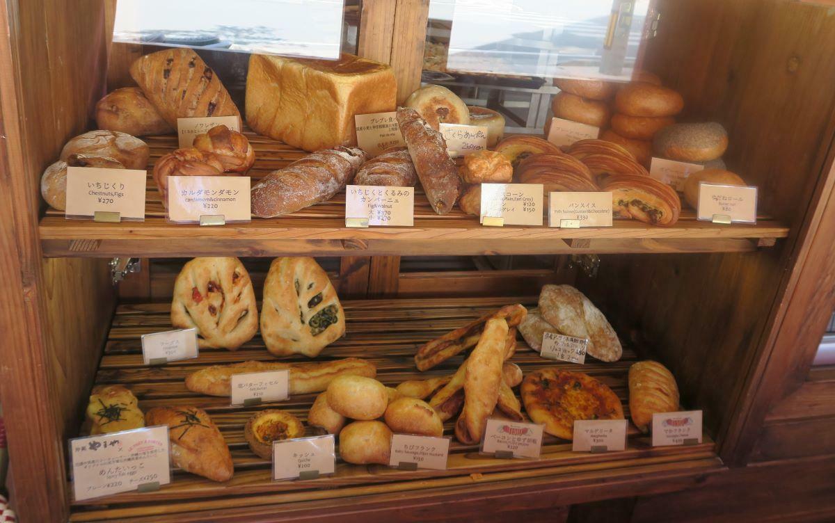 「LE PRET A PORTER（プレタポルテ）」のパンの陳列