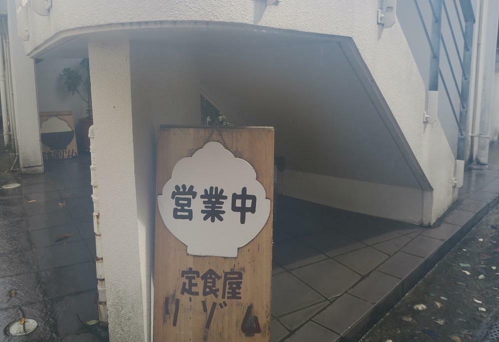 雨が降っていたので靄がかかっています