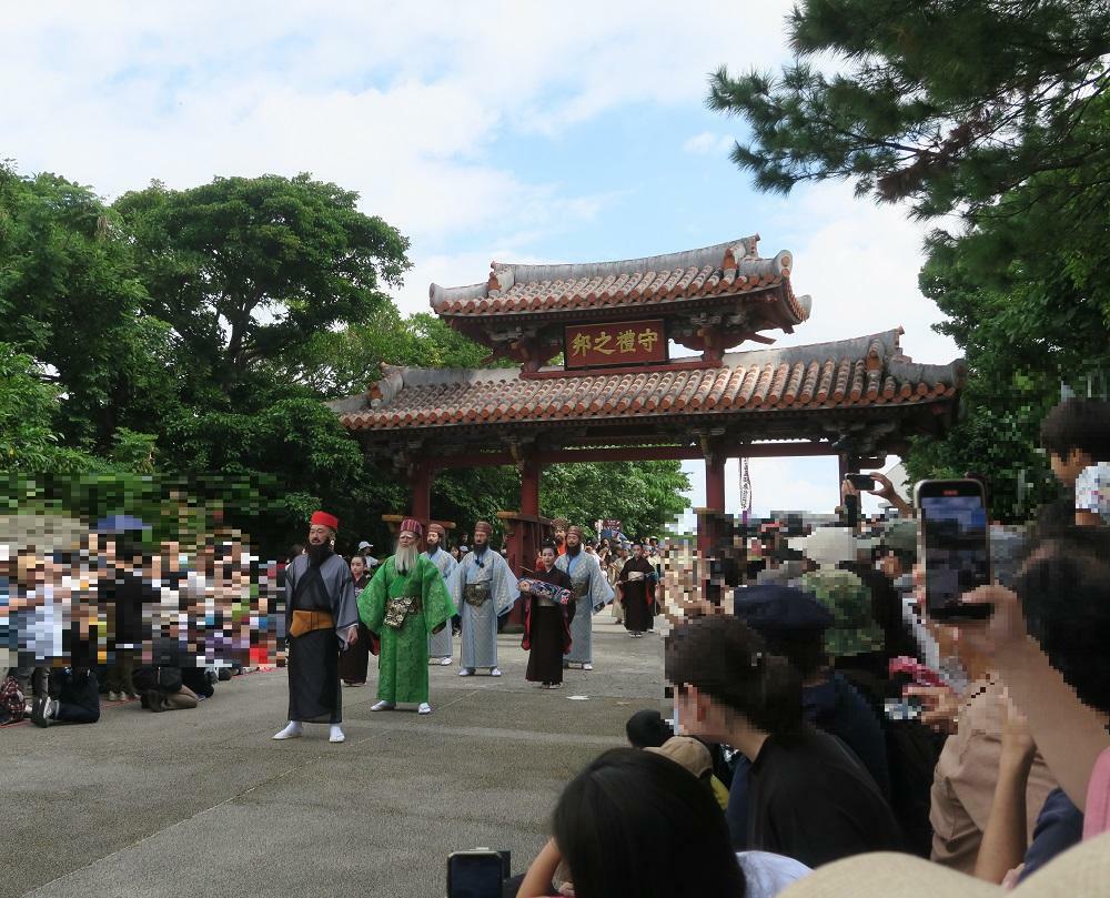 お供役は一般市民のみなさんです