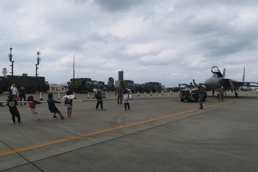 F-15と綱引き