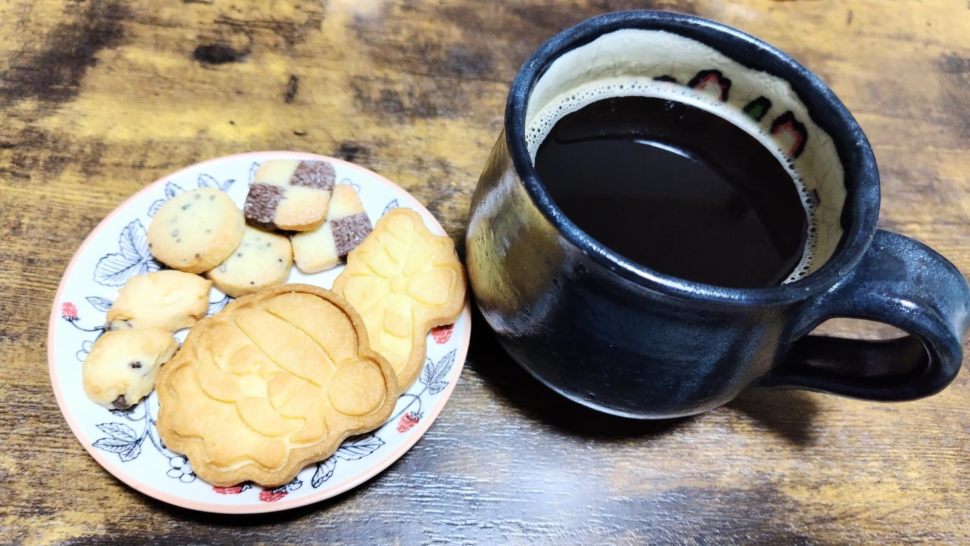 三種クッキー200円　　卵黄クッキー120円