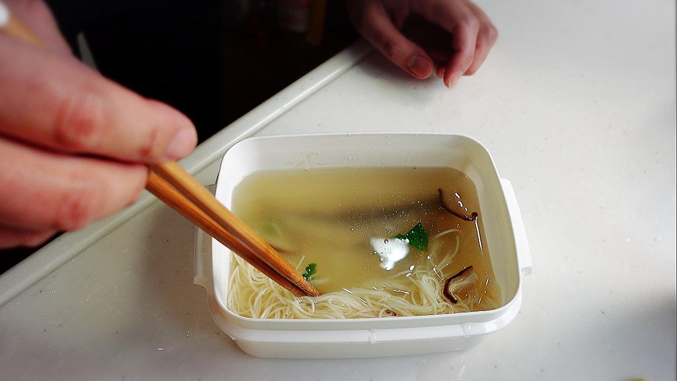 素麺がプカプカ浮いてくるのを抑える