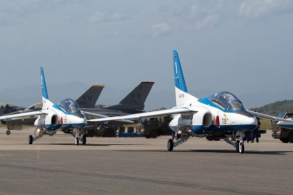 飛行中に接触事故 航空自衛隊の「ブルーインパルス」って？ (Yahoo