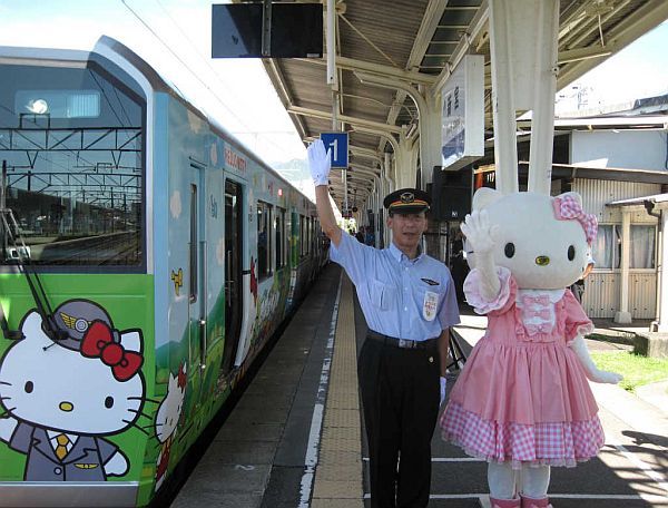 ハローキティ号」和歌山で運行開始。観光キャンペーンに合わせ（THE