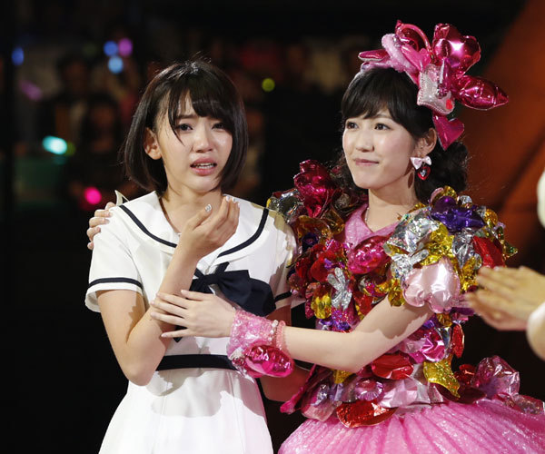 宮脇咲良 生写真 臨時総会 白黒つけようじゃないか！ コンプ（検索用渡辺麻友） HKT48」の宮脇咲良が11月リリースの「AKB48」の新曲で渡辺麻友と“W