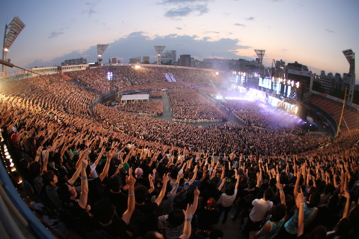 強い発言、圧倒的なサウンド ONE OK ROCKライブレポート（横浜スタジアム）（THE PAGE） - Yahoo!ニュース