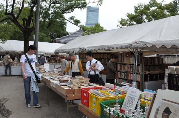 古書店が25店舗集合。「四天王寺秋の大古本祭り」12日まで開催（Yahoo