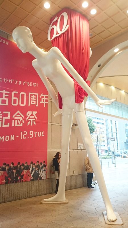 名古屋の「ナナちゃん」はじめてのお辞儀 ── 1973年の設置以来初