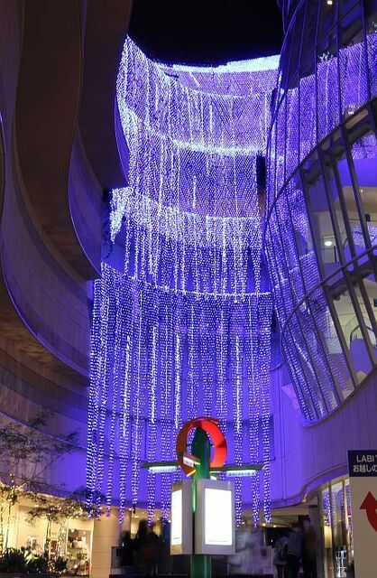クリスマスの大阪 なんばパークスや御堂筋で輝くイルミネーションに歓喜の声 The Page Yahoo ニュース