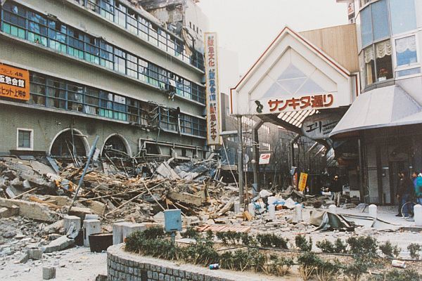 神戸市「阪神淡路大震災」写真データ公開から1か月 ── 「教材に使い