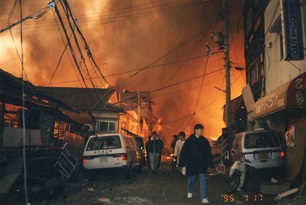 神戸市「阪神淡路大震災」写真データ公開から1か月 ── 「教材に使い