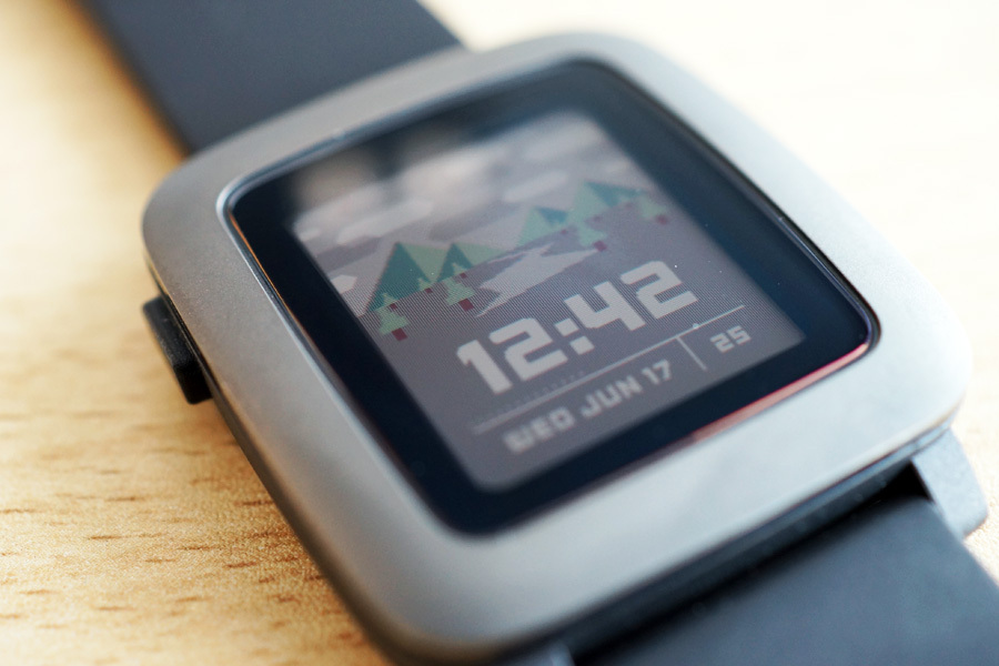 シンプルで軽快なスマートウォッチ「Pebble Time」がちょっと残念な
