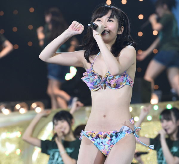 総選挙1位の指原莉乃が公約の水着ライブ「『見せたい!』って感じ