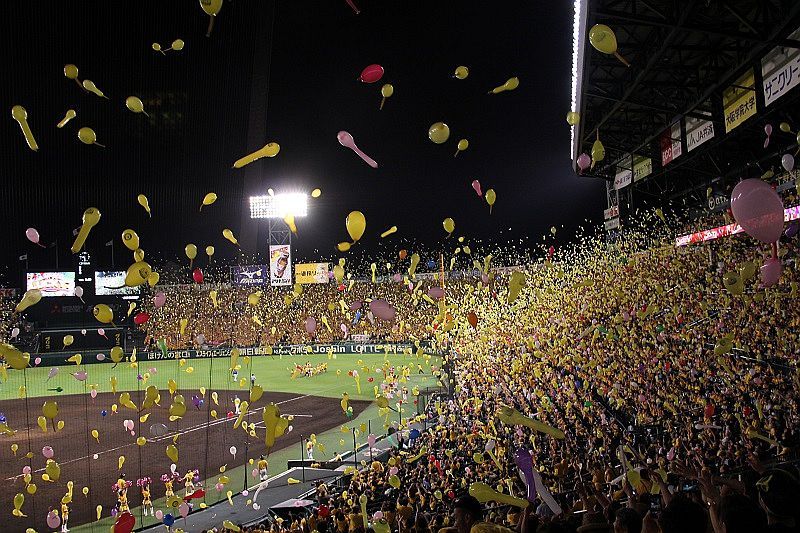 真っ黄色に染まる「ウル虎の夏」阪神甲子園球場で（THE PAGE） - Yahoo