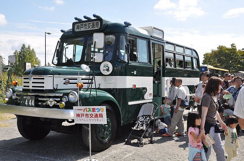 関西のバス大集合 少年時代思い出す昭和の香り漂う車両も (THE PAGE) - Yahoo!ニュース