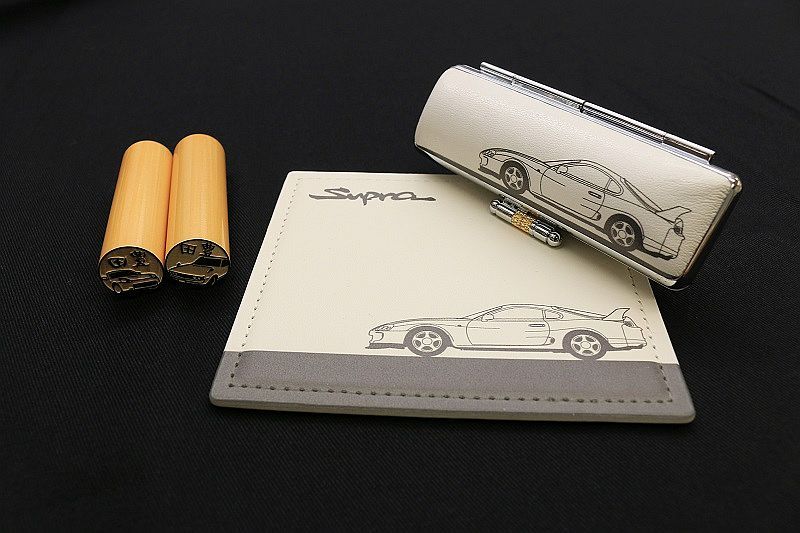 印鑑にトヨタ車の絵 老舗店が作った人気商品開発の裏側（Yahoo