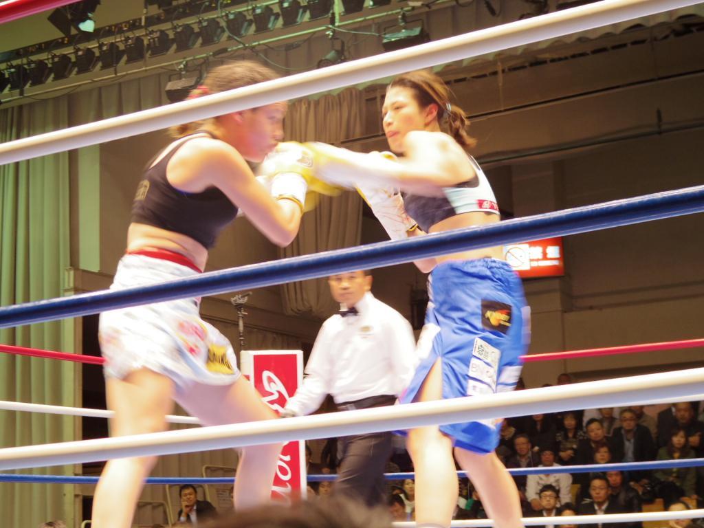 時期尚早だった世界戦。美人モデルボクサーがTKO負け号泣