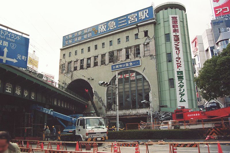 阪急神戸三宮駅の駅ビル11日閉館 95年仮設でオープン（THE PAGE） - Yahoo!ニュース