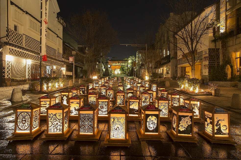 色鮮やかに照らされる善光寺 6日から「長野灯明まつり」（Yahoo 