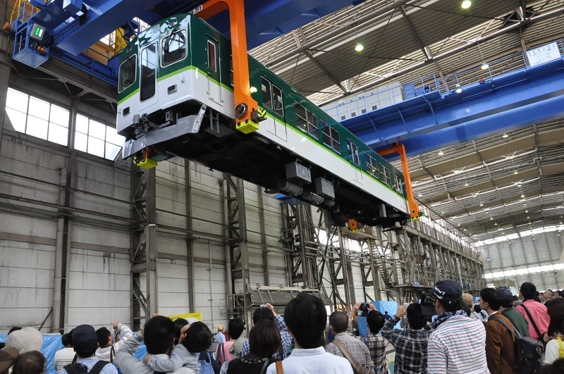 京阪の新車両の試作展示 京阪でフェア・列車と綱引きも（THE PAGE） - Yahoo!ニュース