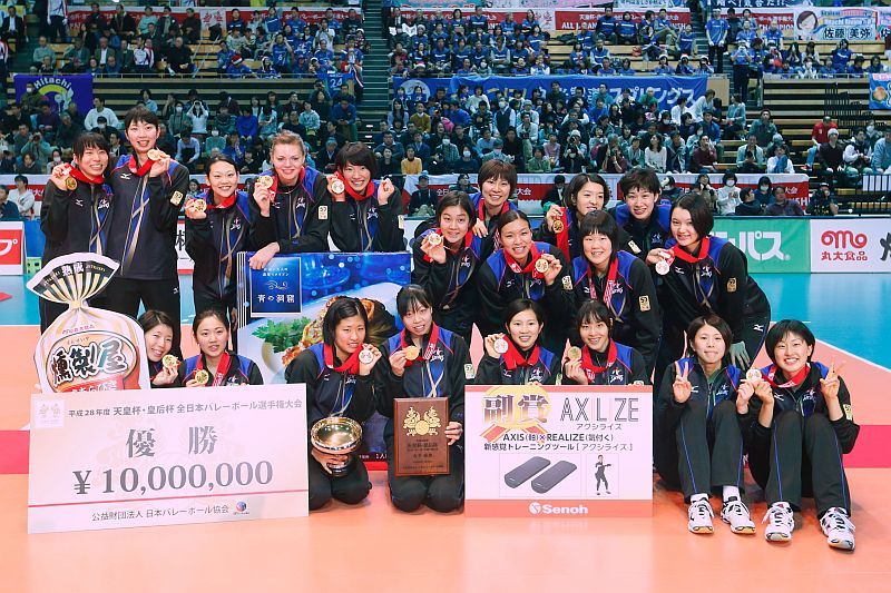 【女子バレー】全日本・久光製薬　石井、長岡選手サインボール 長岡望悠、石井優希が躍動 女子バレー「久光製薬」5連覇（Yahoo