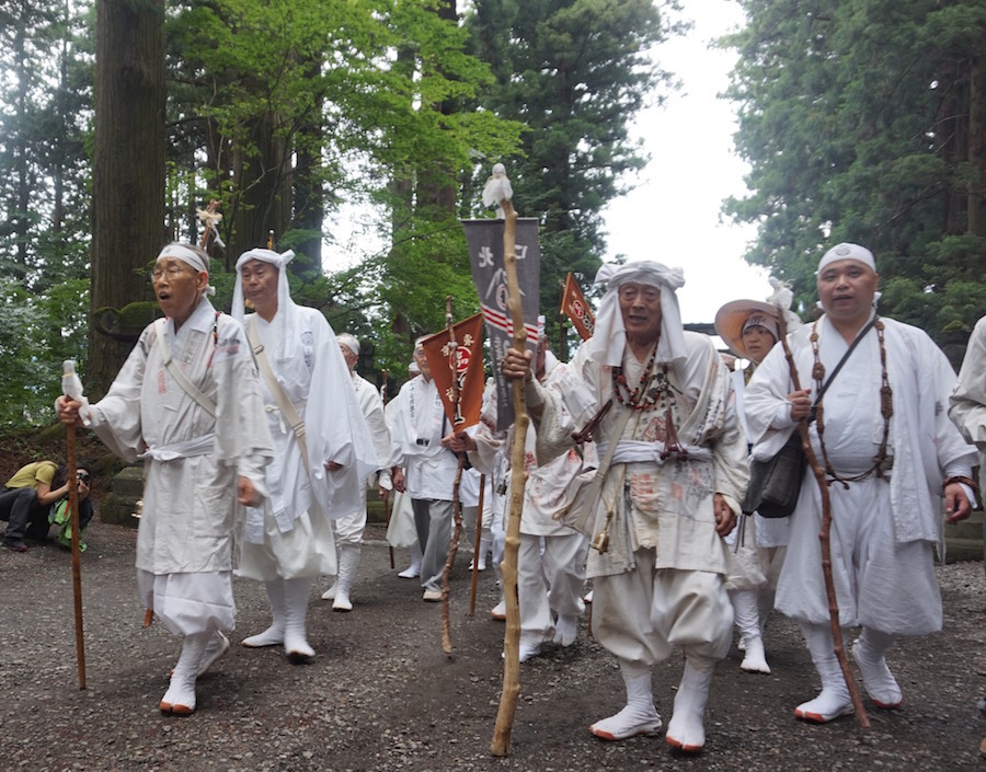 富士山が山梨側で山開き 富士講信者や山伏が練り歩き前夜祭（THE PAGE） - Yahoo!ニュース