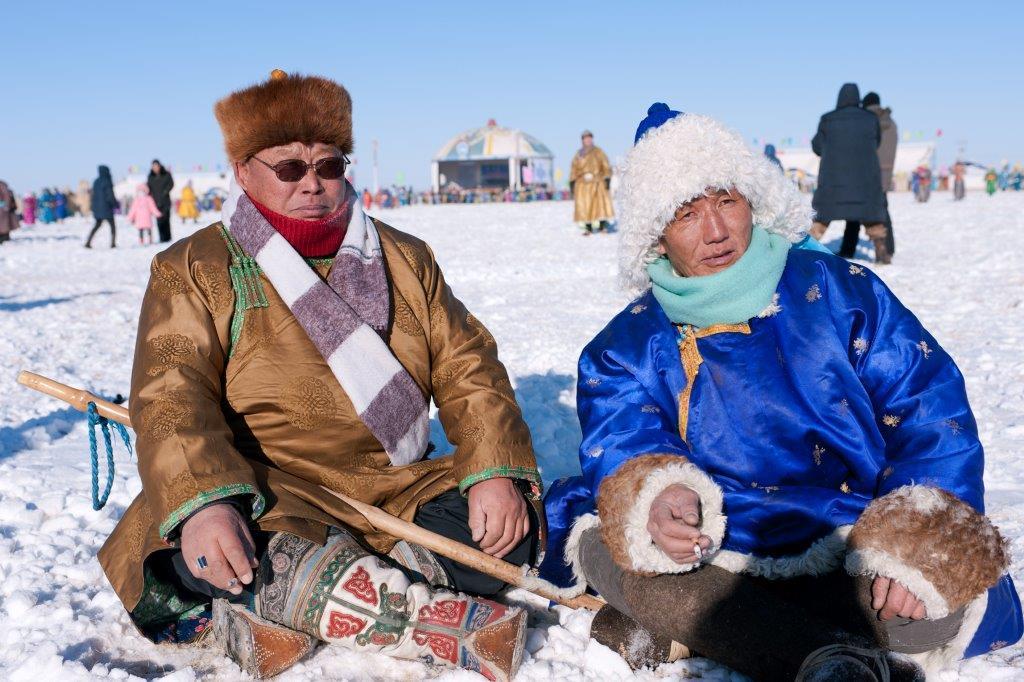 内モンゴルの冬祭りは人もラクダも美しく──豪華な民族衣装