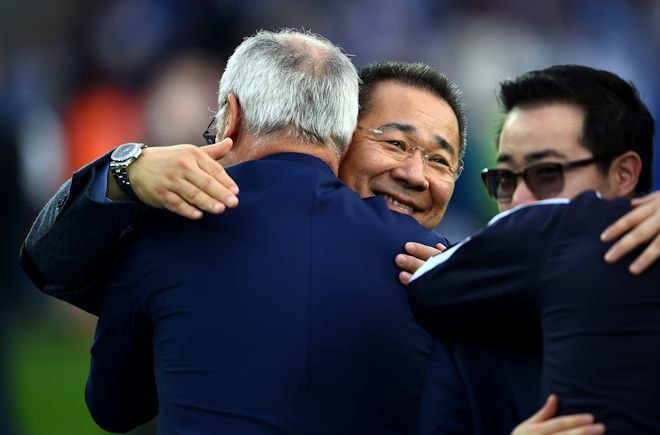 ヘリ墜落で急逝したレスターのオーナーはなぜ愛されたのか 嫌われるオーナーたち とはなにが違ったのか Soccer Digest Web Yahoo ニュース ヘリ墜落で急逝したレスターのオーナーはなぜ愛されたのか 嫌われるオーナーたち とはなにが違ったのか Soccer Digest Web Yahoo ニュース