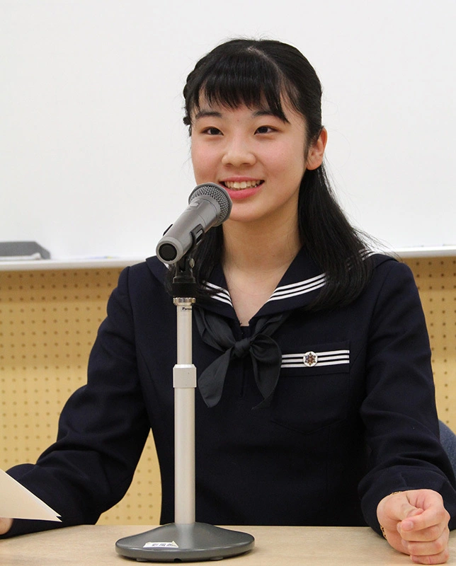 閉会式司会 落ち着いて臨む 札幌北高２年 矢嶋桃子さん 道内高校から初の選出 北海道 センバツlive Yahoo ニュース