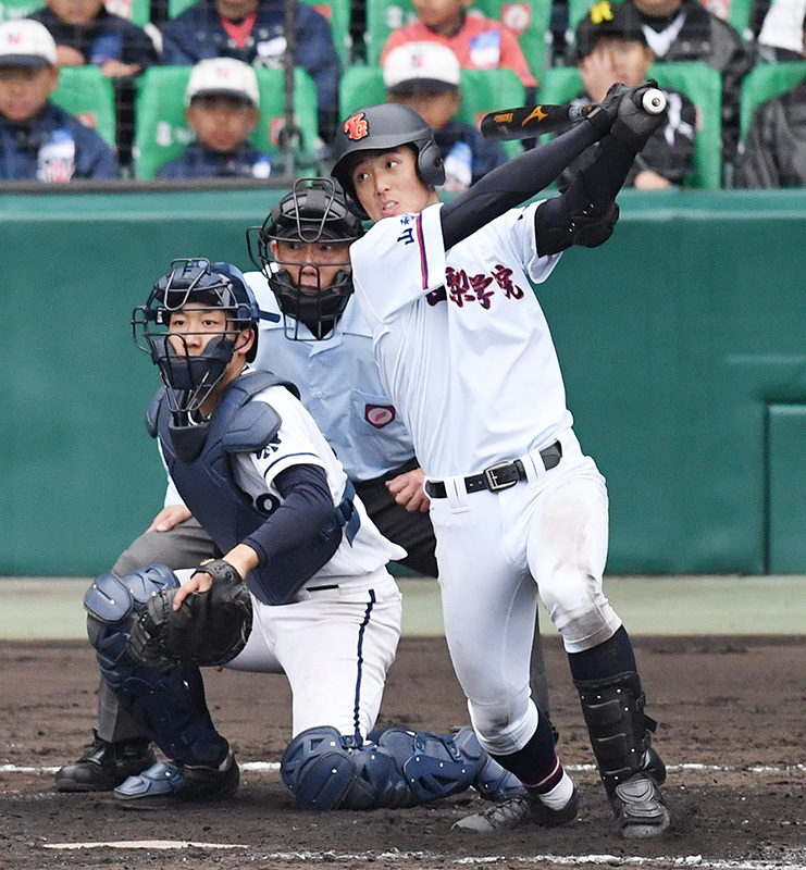 山梨学院、猛打で圧勝 ２４点奪い、２５年ぶり白星 ／山梨（センバツ