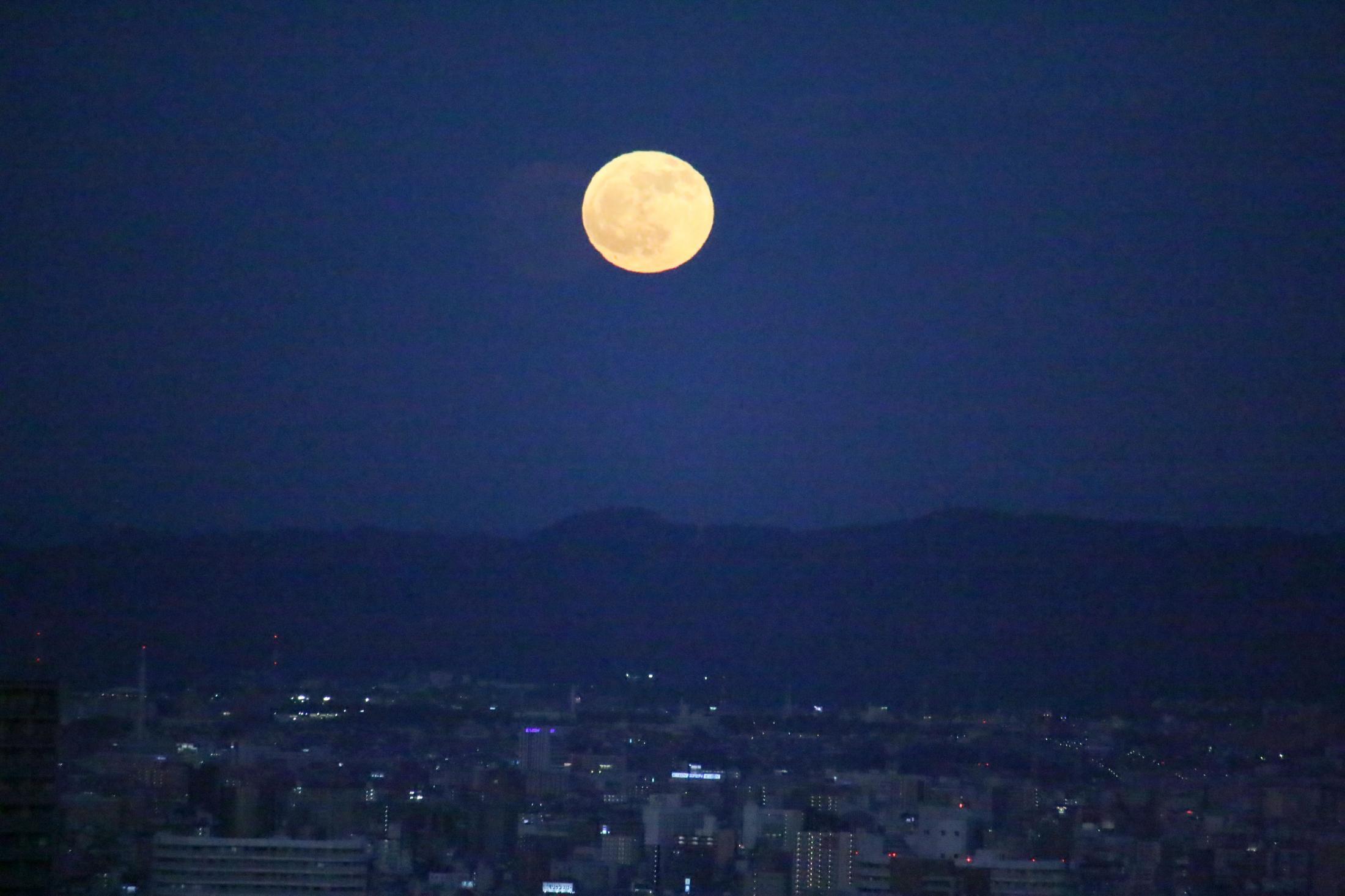 なにわの夜空に「コールドムーン」令和元年最後の満月（THE PAGE