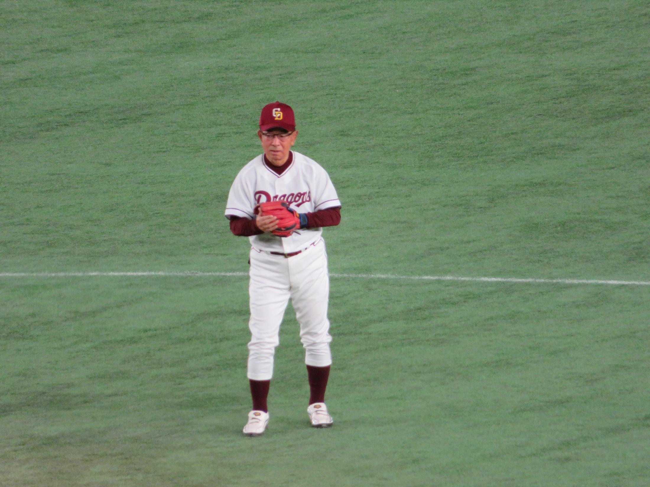 激レア　元中日ドラゴンズ高木守道さんサイン入りグローブ　cc11 激レア 元中日ドラゴンズ高木守道さんサイン入りグローブ cc11