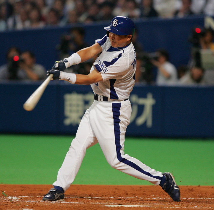 立浪和義選手フィギュア 投球ポーズ バット付き 立浪和義選手引退記念メモリアルフィギュア 完成品[ゲーム