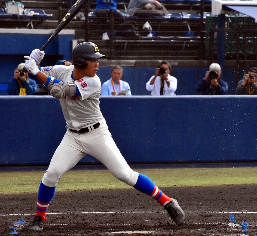 主将の自覚「先頭に立つ」 右のスラッガー 花咲徳栄・井上 交流試合の
