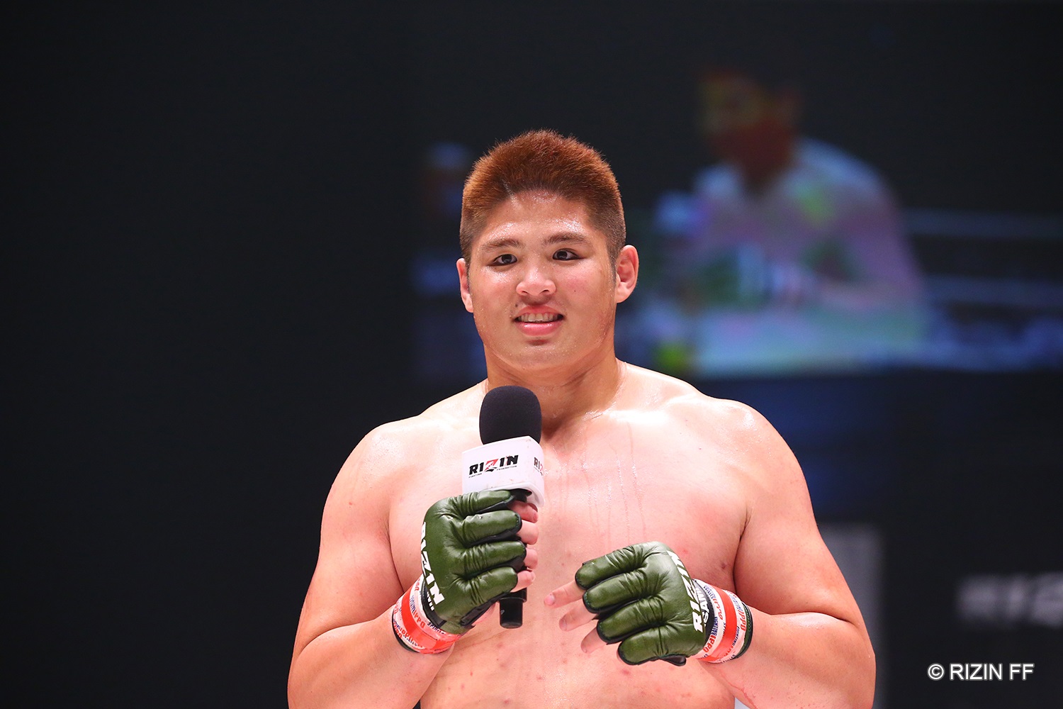 暴行で引退の元貴ノ富士、スダリオ剛がRIZINデビュー戦でTKO勝利「力士