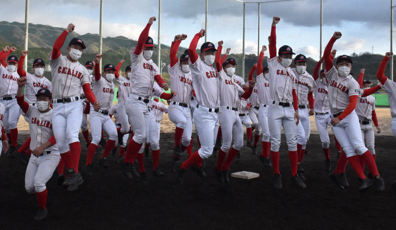 赤い旋風」聖カタリナ学園、待望の甲子園へ 第93回選抜高校野球（センバツLIVE！） - Yahoo!ニュース