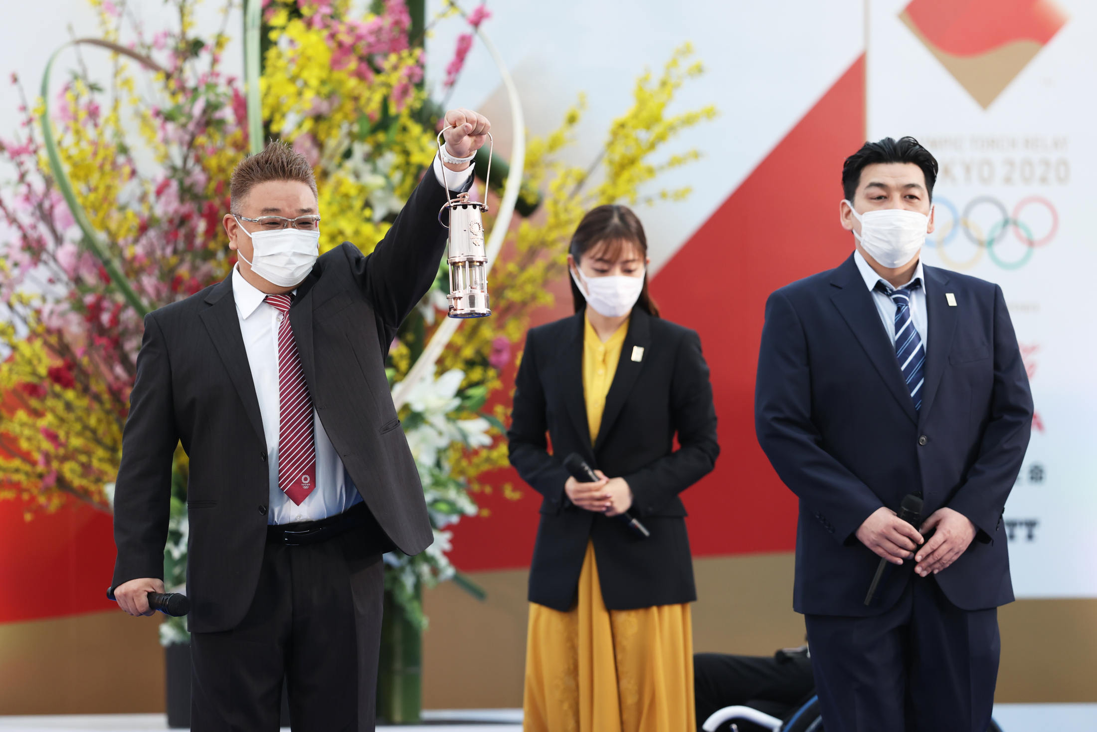 森さんは テレビで見ていると 聖火リレー式典でサンドウィッチマン Yahoo ニュース オリジナル The Page 森さんは テレビで見ていると 聖火リレー式典でサンドウィッチマン Yahoo ニュース オリジナル The Page