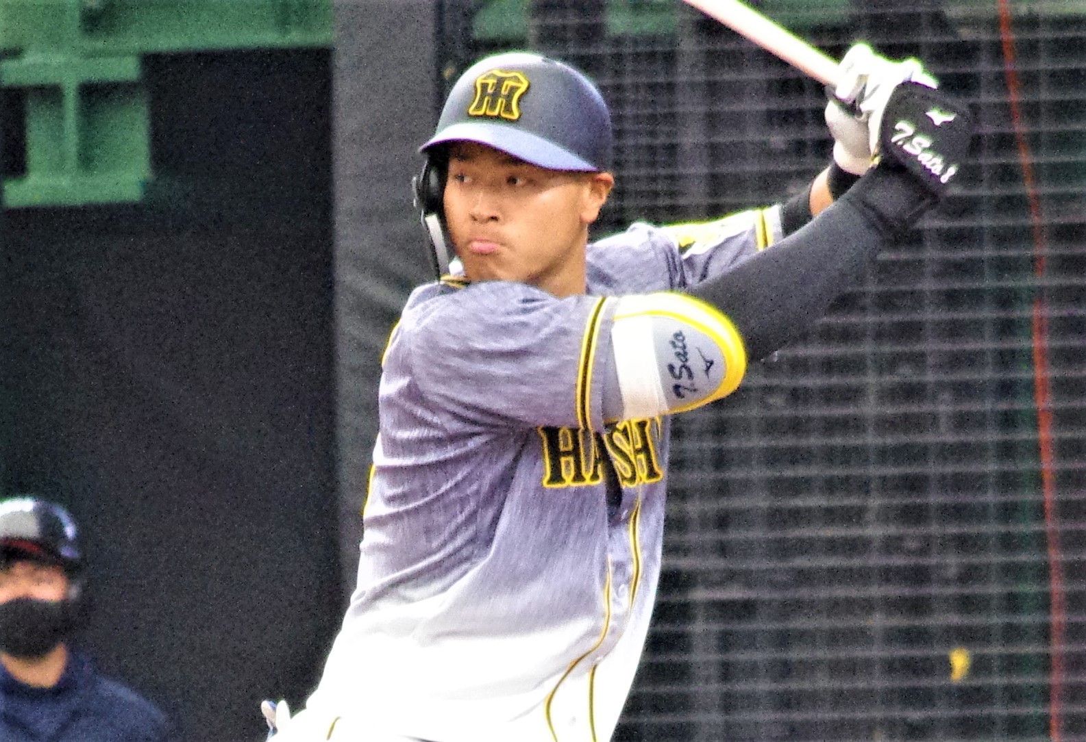 佐藤輝明　直筆サイン入り　球団創設初新人4番デビュー戦　【満塁本塁打】阪神優勝 佐藤輝明 直筆サイン入り 球団創設初新人4番デビュー戦 【満塁