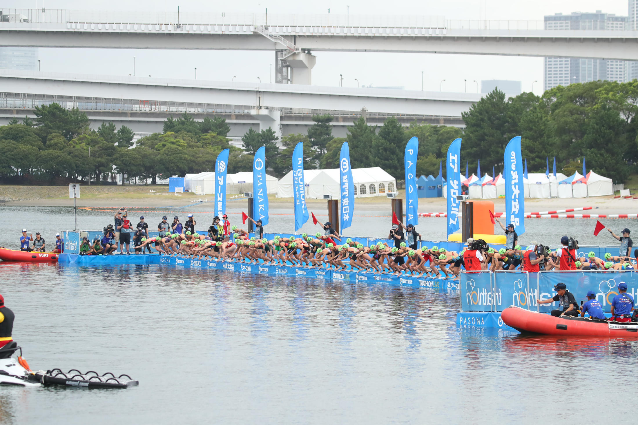 東京五輪のお台場会場の水質汚染と トイレ臭 問題も海外に波紋 排泄物の中を泳ぐ 大腸菌濃度レベルが上昇 Yahoo ニュース オリジナル The Page